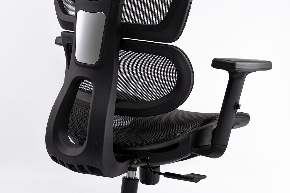 Эргономичное офисное кресло для руководителя с регулируемой поясничной поддержкой, дышащей сетчатой спинкой и удобным сиденьем для длительной работы
