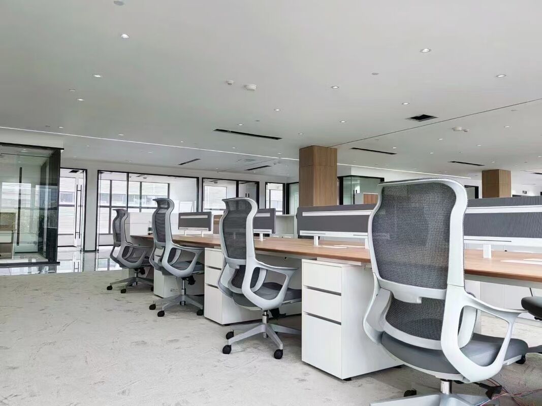 Регулируемый высотой компьютерный стул с эргономичным дизайном, вращающейся базой и прочными материалами PP для комфорта офиса